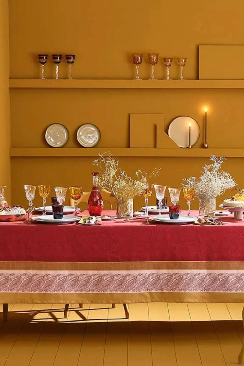 Garnier-Thiebaut Alexandria Tablecloth Rubis - Image 4