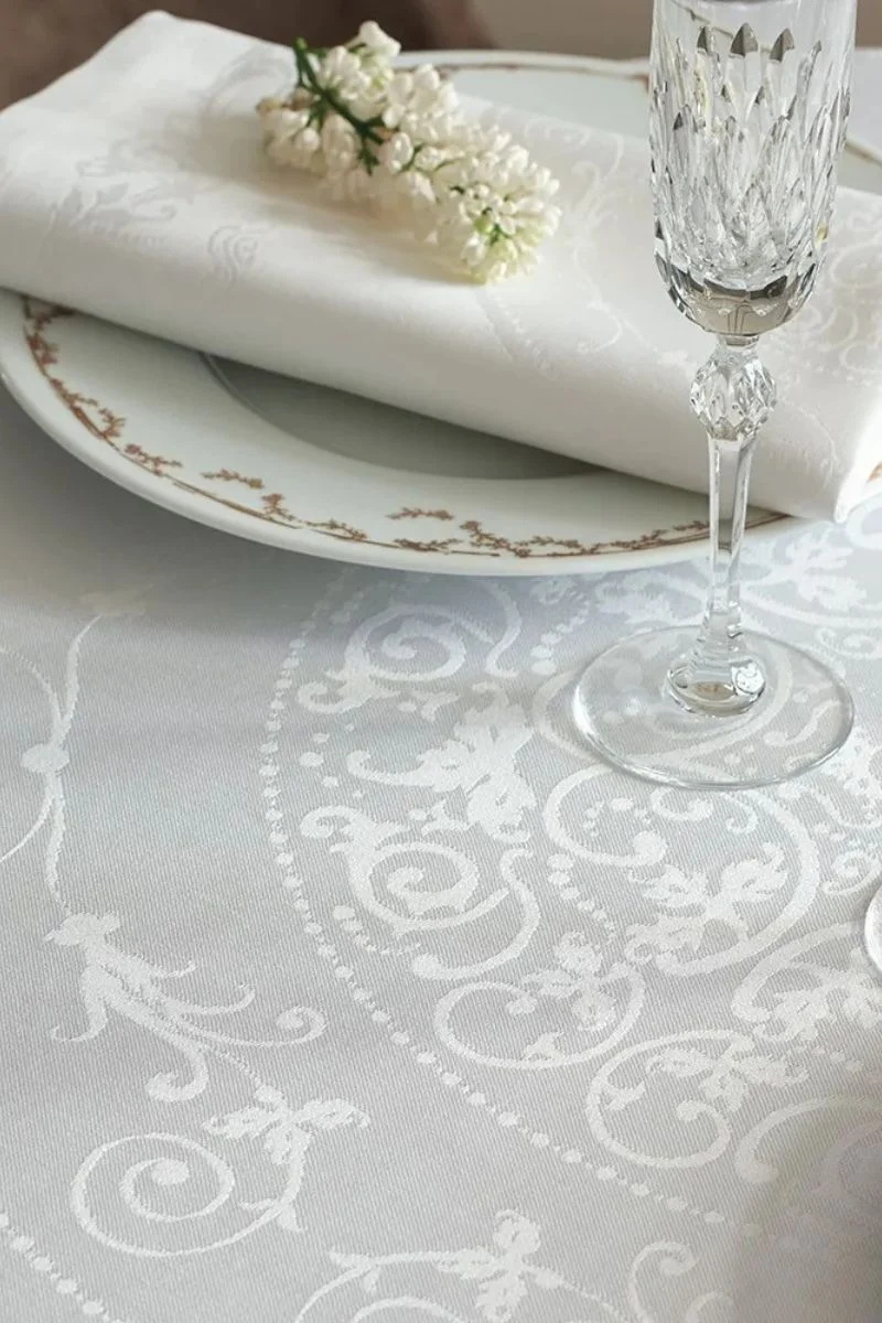 Garnier-Thiebaut Comtesse Tablecloth Blanc - Image 2
