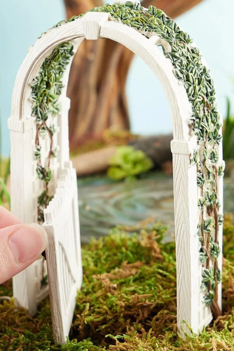 Miniature Garden Gated Arbor with Vine - Image 3