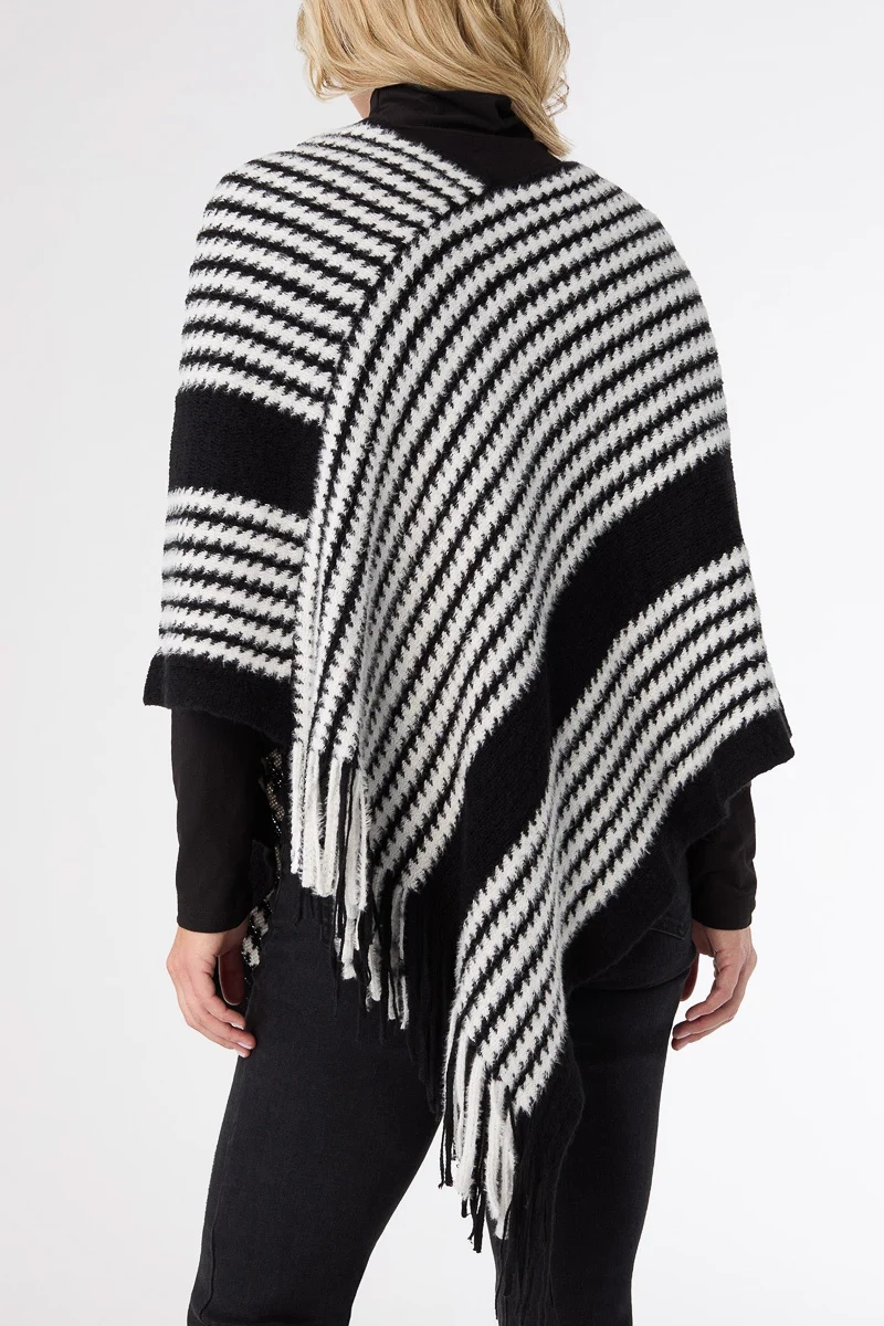 Sansa Poncho Black & White - Image 2