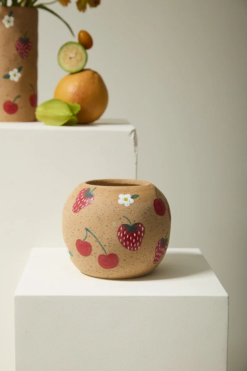 Cherry Vase 6"x 5" Brown